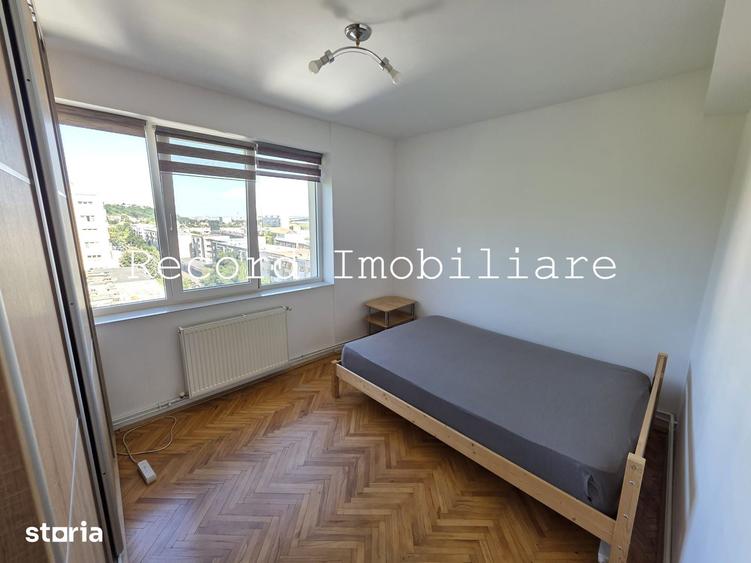 Apartament cu 4 camere decomandat în Grigorescu