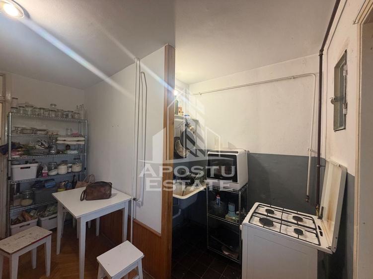 Apartament cu 2 camere decomandat, mobilat în Bucovina