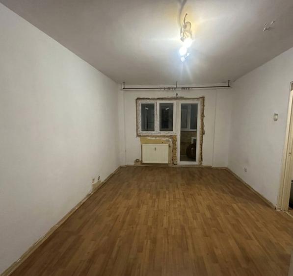Apartament cu 4 camere decomandat în Dristor