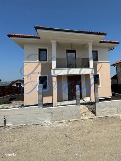 Casă cu 4 camere în Dezmir