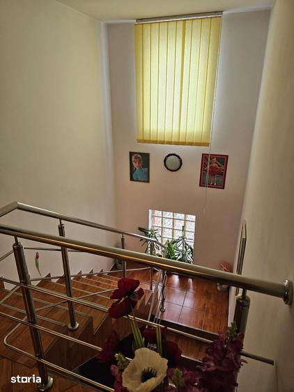 Casă cu 6 camere cu Teren 800 Mp în Calea București