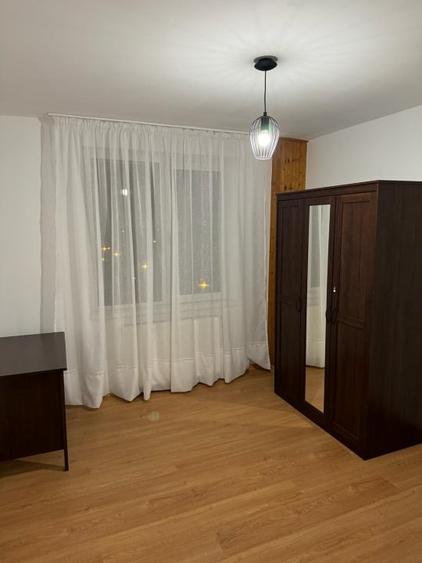 Apartament cu 3 camere semidecomandat, mobilat în Crângași