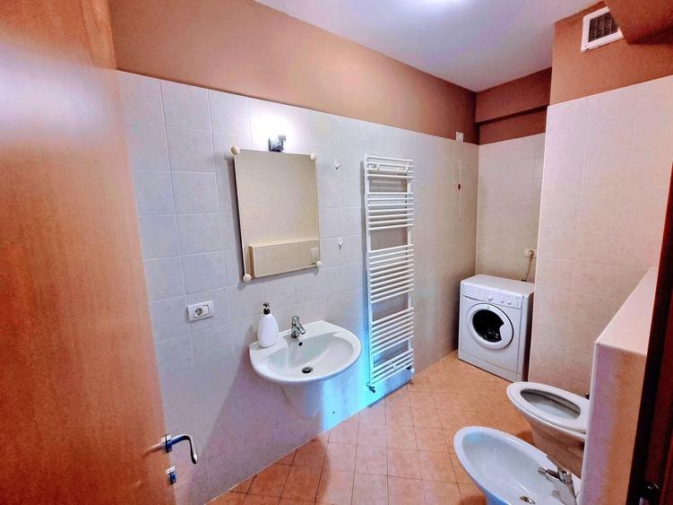 Apartament cu 3 camere decomandat, mobilat în Torontalului
