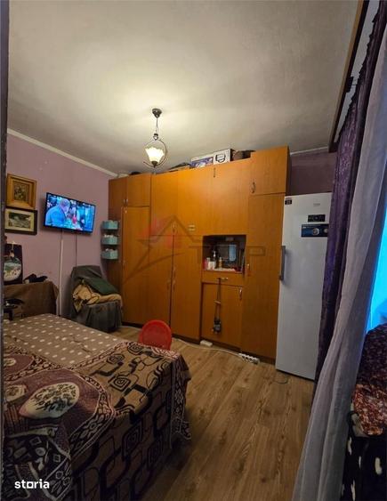 Apartament cu 3 camere semidecomandat în Albești