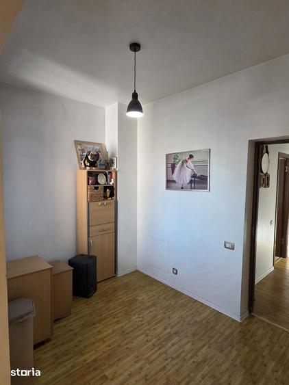 Casă cu 5 camere cu Teren 240 Mp în Tei