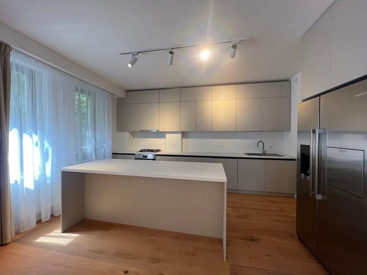 Duplex cu 9 camere cu Canalizare în Kiseleff