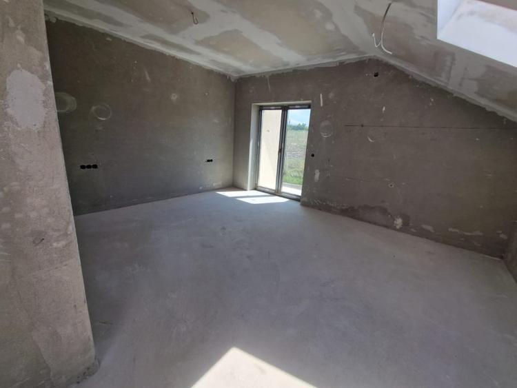 Casă cu 5 camere cu Teren 250 Mp în Șura Mică