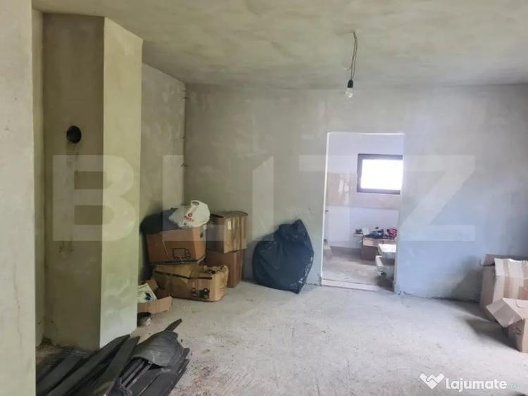 Casă cu 7 camere cu Teren 718 Mp în Central