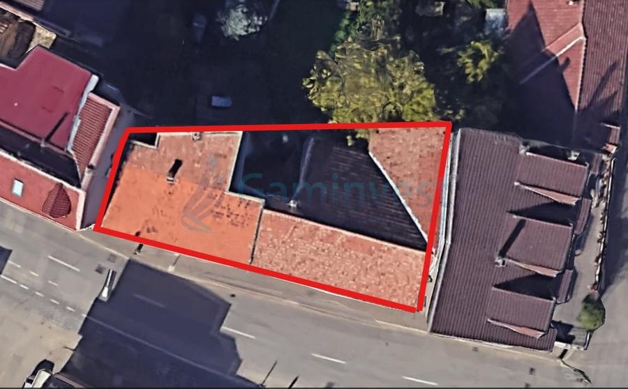 Casă individuală cu 10 camere cu Canalizare în Ultracentral