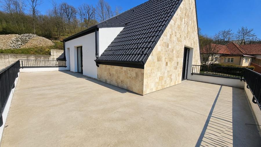 Casă individuală cu 6 camere cu Teren 800 Mp în Feleacu