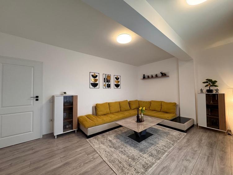 Apartament cu 3 camere decomandat, mobilat în Cristian