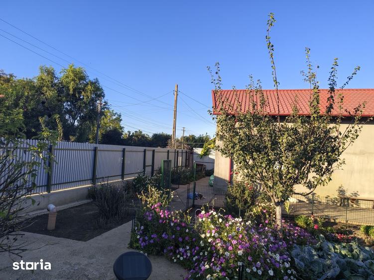 Casă cu 5 camere cu Teren 750 Mp în Cazasu