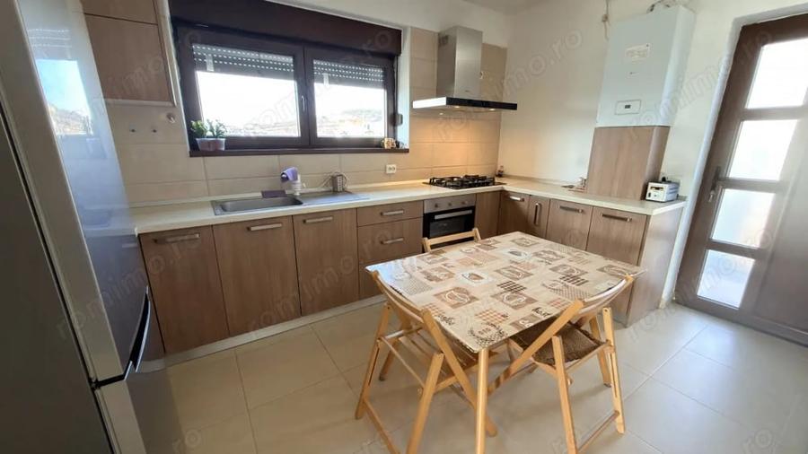 Casă cu 5 camere cu Teren 372 Mp în Broscărie