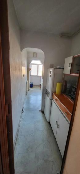 Garsonieră decomandată în Tractorul