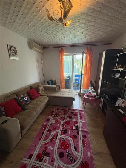 Apartament cu 3 camere decomandat, mobilat în Tătărași