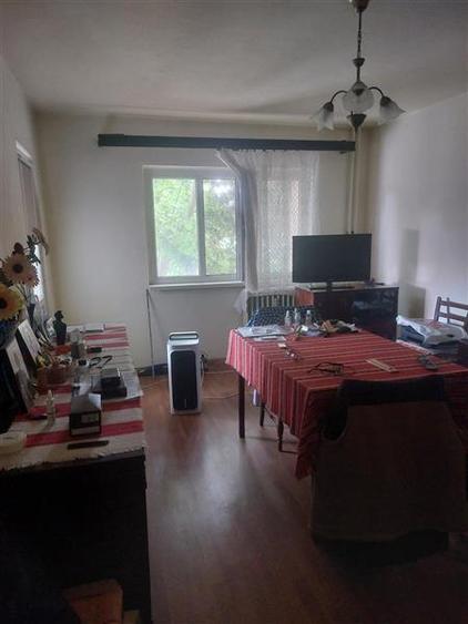 Apartament cu 2 camere decomandat în Sărari