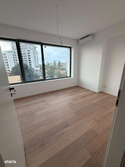 Apartament cu 4 camere în Mihai Bravu