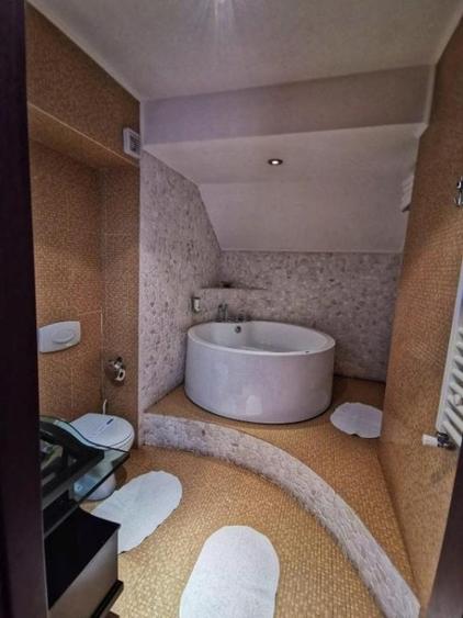 Hotel/Pensiune, de 19 mp, în Moieciu de Sus