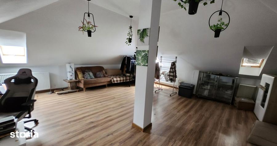 Casă cu 7 camere cu Teren 270 Mp în Lumina