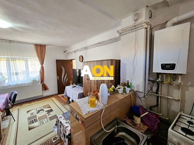 Casă individuală cu 4 camere cu Canalizare în Totoi