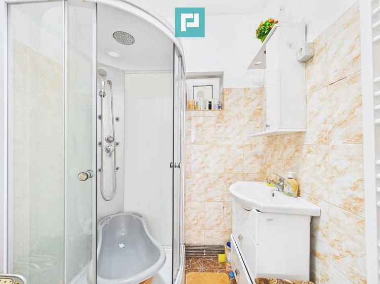 Casă individuală cu 3 camere cu Canalizare în Central