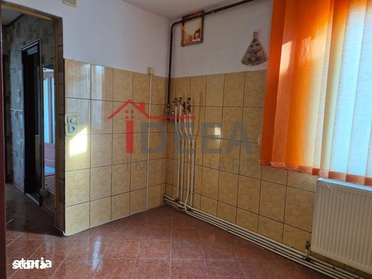 Apartament cu 4 camere semidecomandat în Central