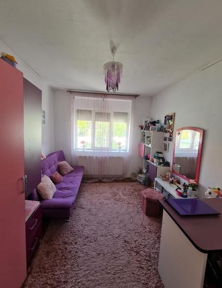 Casă cu 4 camere decomandat în Central