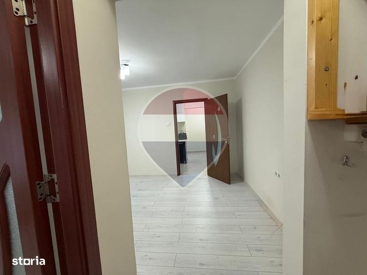 Apartament cu 3 camere semidecomandat în Central