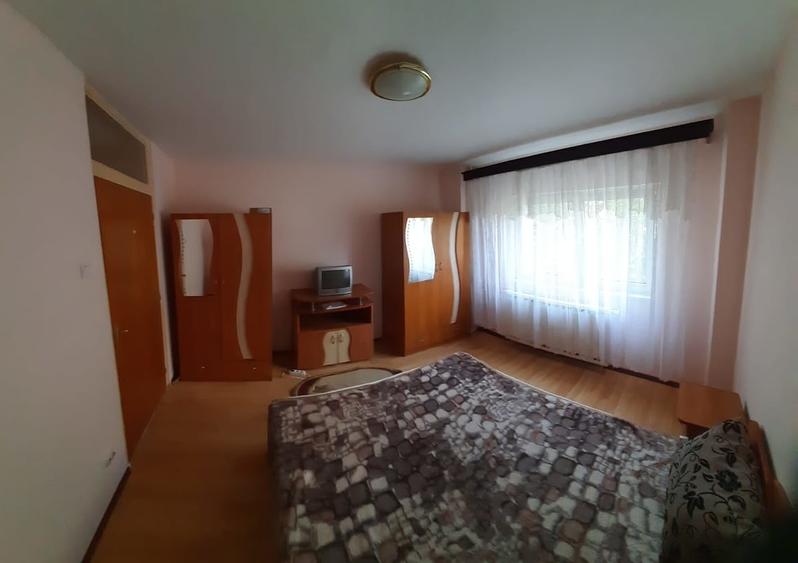 Apartament cu 2 camere decomandat în Teiul Doamnei