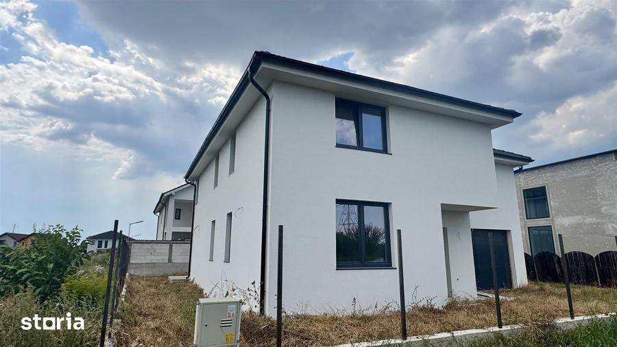 Casă cu 5 camere cu Teren 500 Mp în Central