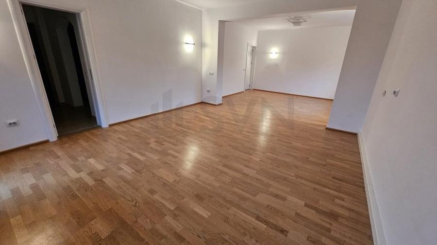 Apartament cu 3 camere decomandat în Casin