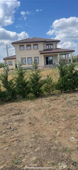 Casă cu 4 camere în Zimandu Nou