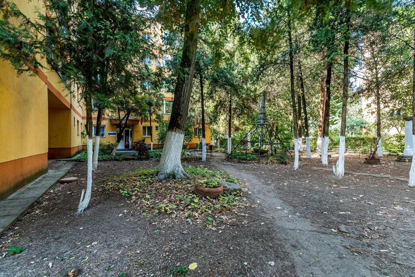 Apartament cu 3 camere semidecomandat în Aurel Vlaicu