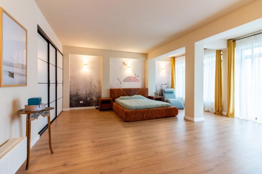 Casă individuală cu 7 camere cu Teren 169 Mp în Vatra Luminoasă