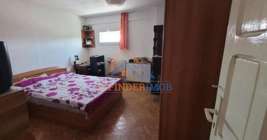Casă individuală cu 10 camere cu Teren 203 Mp în Rahova
