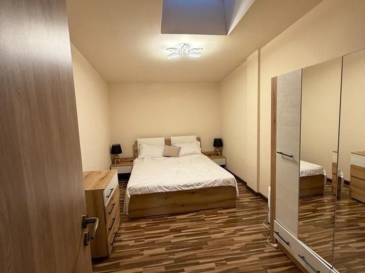 Apartament cu 4 camere semidecomandat, mobilat în 1 Mai