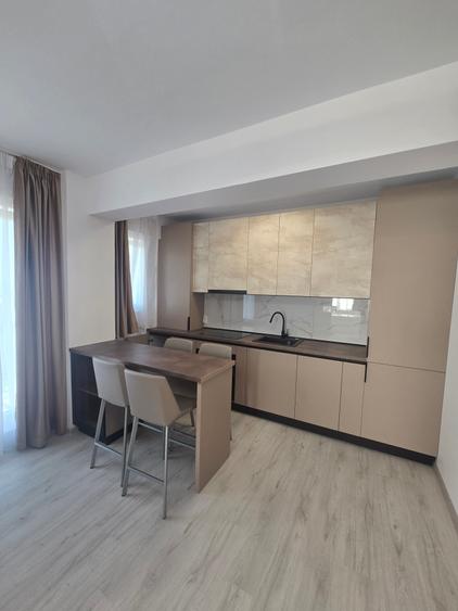 Apartament cu 3 camere semidecomandat în Central