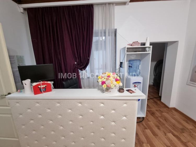 Casă individuală cu 8 camere cu Canalizare în Ultracentral