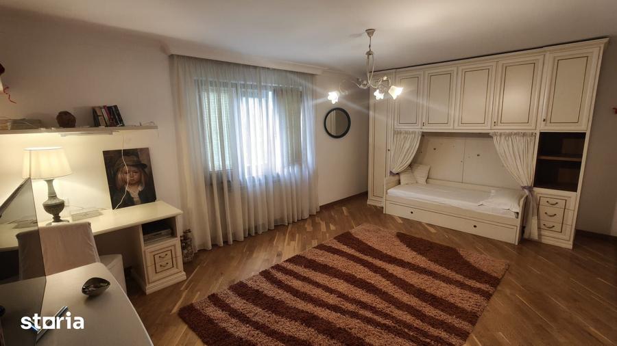 Casă cu 4 camere cu Teren 900 Mp în Central