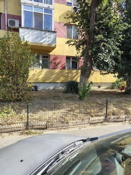 Apartament cu 3 camere semidecomandat în Craiovița Nouă