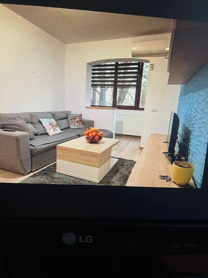 Apartament cu 3 camere semidecomandat, mobilat în Tomis Nord