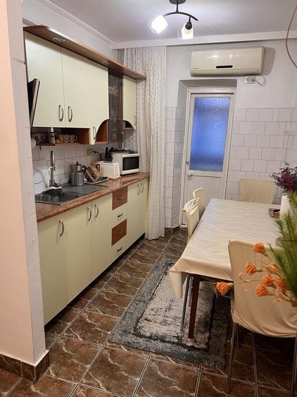 Apartament cu 3 camere decomandat în Exterior Vest