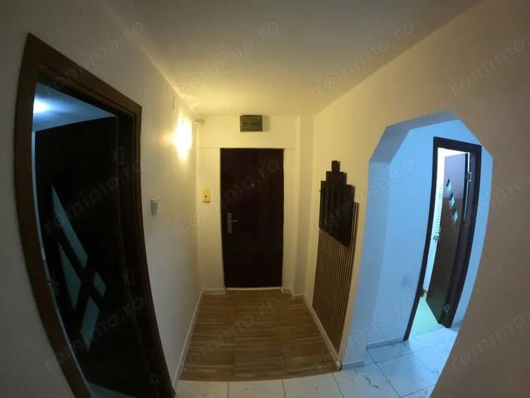 Apartament cu 3 camere decomandat, mobilat în Central