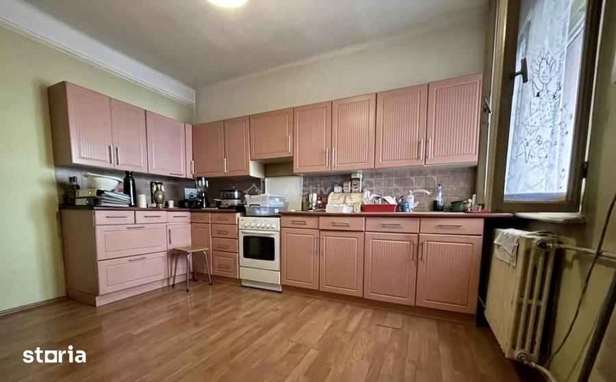 Casă cu 8 camere cu Teren 357 Mp în Central