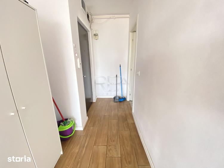 Apartament cu 3 camere semidecomandat în Rahova