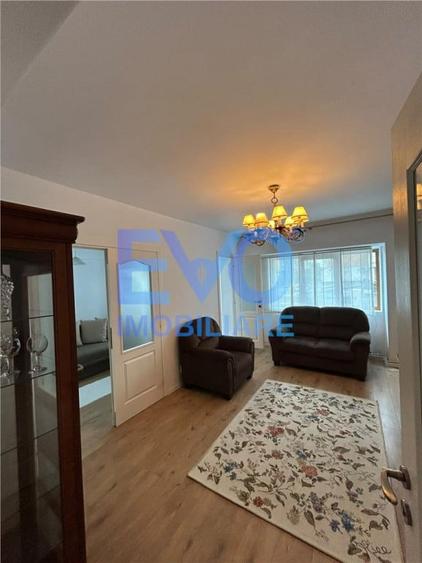 Apartament cu 4 camere decomandat în Păcurari