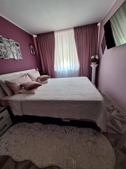 Apartament cu 3 camere semidecomandat în Micro 19