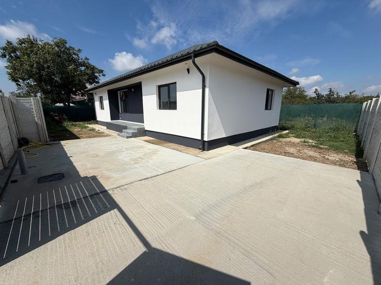 Casă individuală cu 4 camere cu Canalizare în Glina