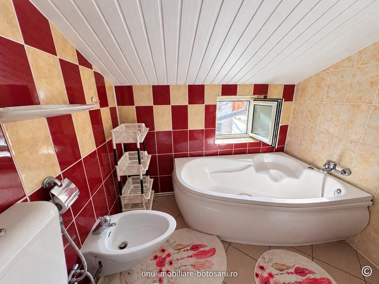 Apartament cu 4 camere decomandat în Central
