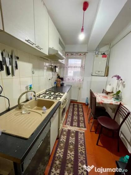 Apartament cu 3 camere semidecomandat, mobilat în George Enescu